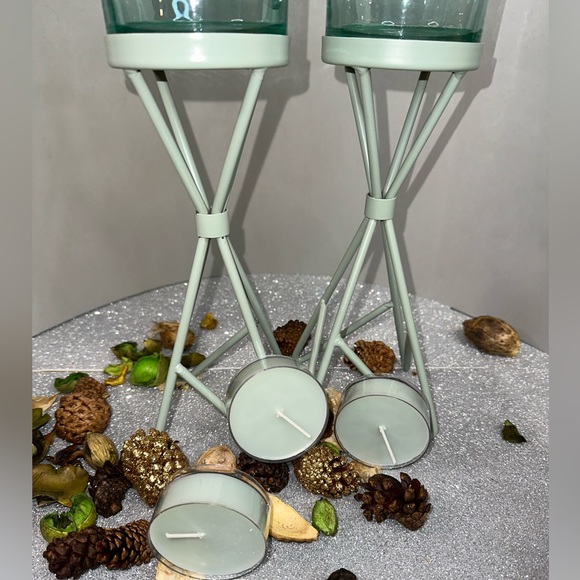 SCENT UNLEASHED HAND POURED SCENTED CANDLES, AND HOLDER - Picture 4 of 8